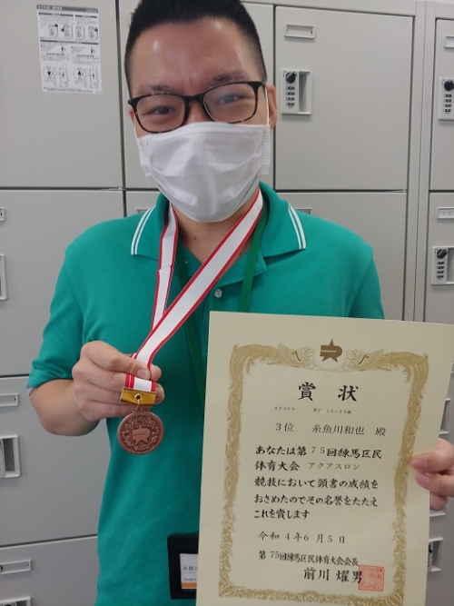 第21回練馬アクアスロン大会のカテゴリー9(男子15~29歳)で当社障がい者スタッフが3位となりました。